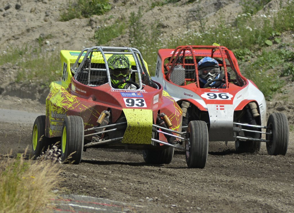 Kevin Daarbak (t.v.) og Nicklas Lucas Jensen fighter intenst om DM-toeren i CK 85